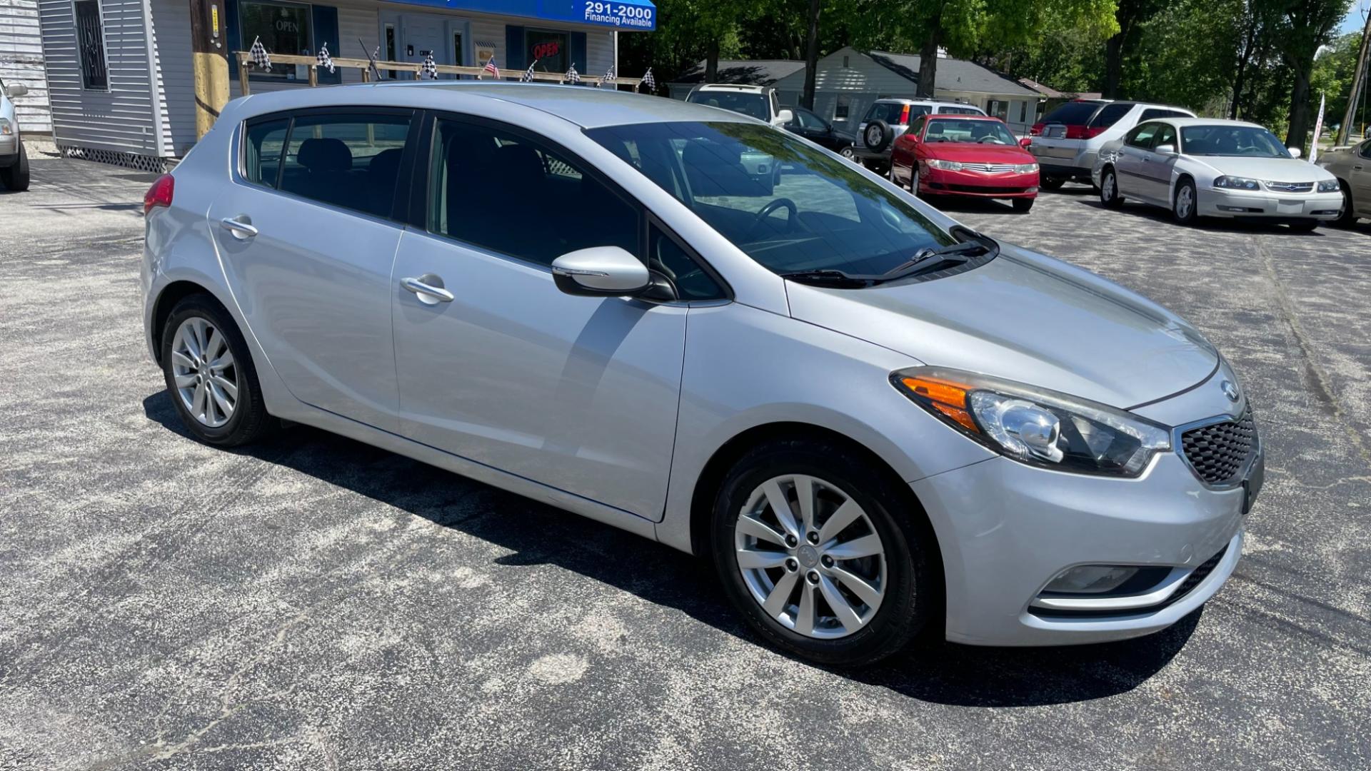 2015 Silver /BLACK / GRAY Kia Forte 5-Door EX (KNAFX5A83F5) with an 4 CYL 2.2 GDI engine, 6-Speed Automatic transmission, located at 2710A Westlane Rd., Indianapolis, IN, 46268, (317) 291-2000, 39.885670, -86.208160 - Photo#2